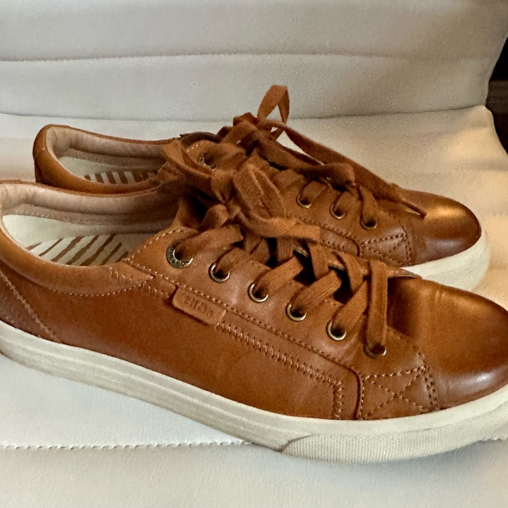 Women’s Brown Leather Sneakers sz 10